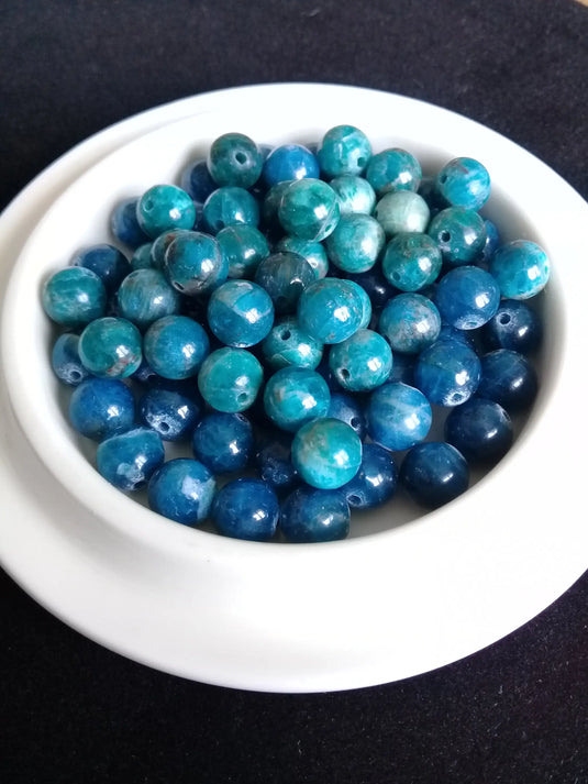 Apatite bleue du Brésil perle Grade A++++ Prix perle à l’unité Apatite bleue du Brésil perle 8mm Dans la besace du p'tit Poucet Diamètre 8mm  