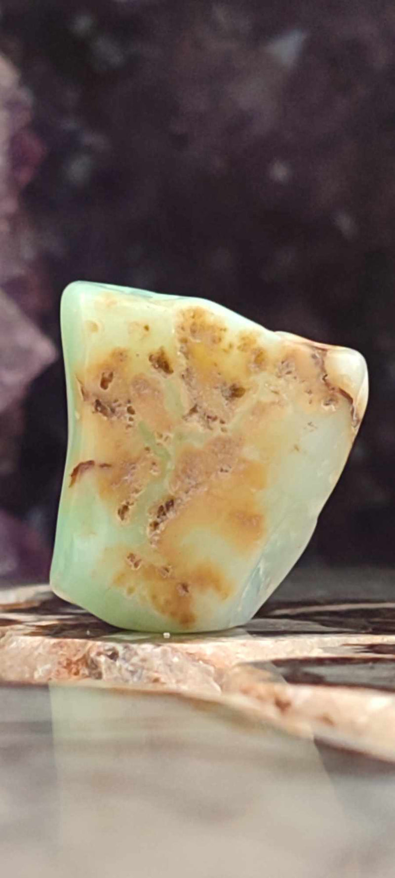 Load image into Gallery viewer, Chrysoprase du Kazakhstan pierre roulée Grade A++++
