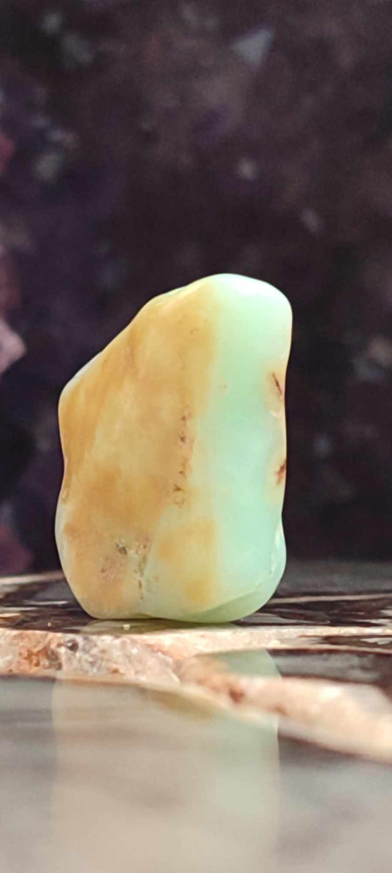 Load image into Gallery viewer, Chrysoprase du Kazakhstan pierre roulée Grade A++++
