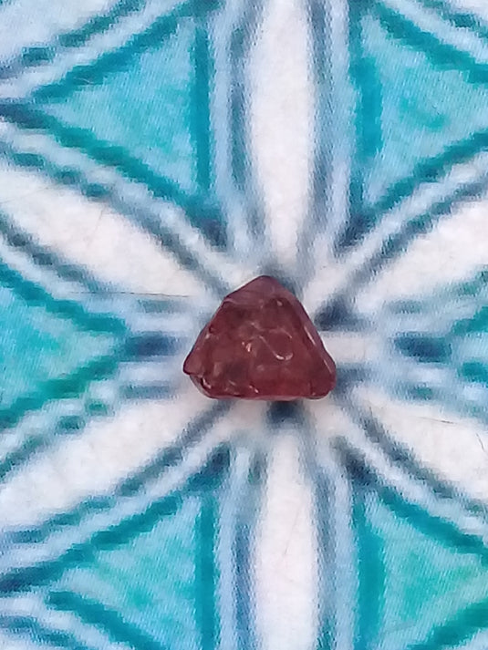 Spinelle rouge fragment brut Grade A ++++ Spinelle rouge fragment brut