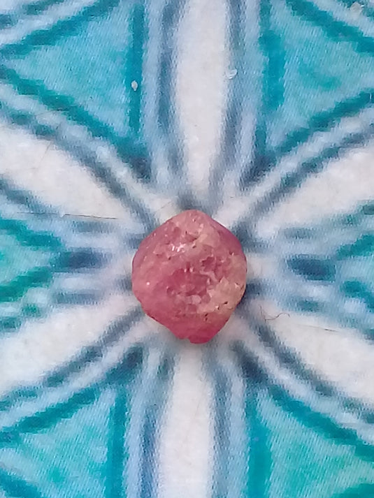 Spinelle rose fragment brut Grade A ++++ Spinelle rose fragment brut
