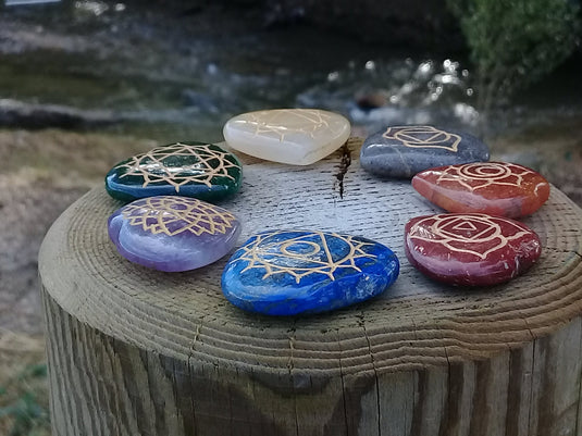 Kit 7 Chakras forme cœur dans sa boite Kit 7 Chakras forme cœur