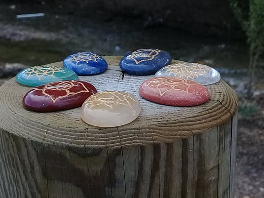 Kit 7 Chakras forme ovale dans sa boite Kit 7 Chakras forme ovale