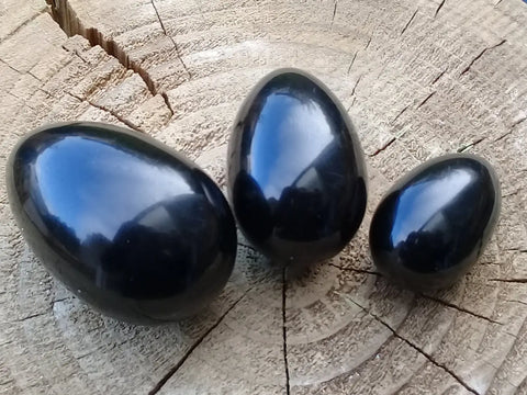 Tantra-Yoni-Ei aus schwarzem Obsidian aus Mexiko, mittleres Modell