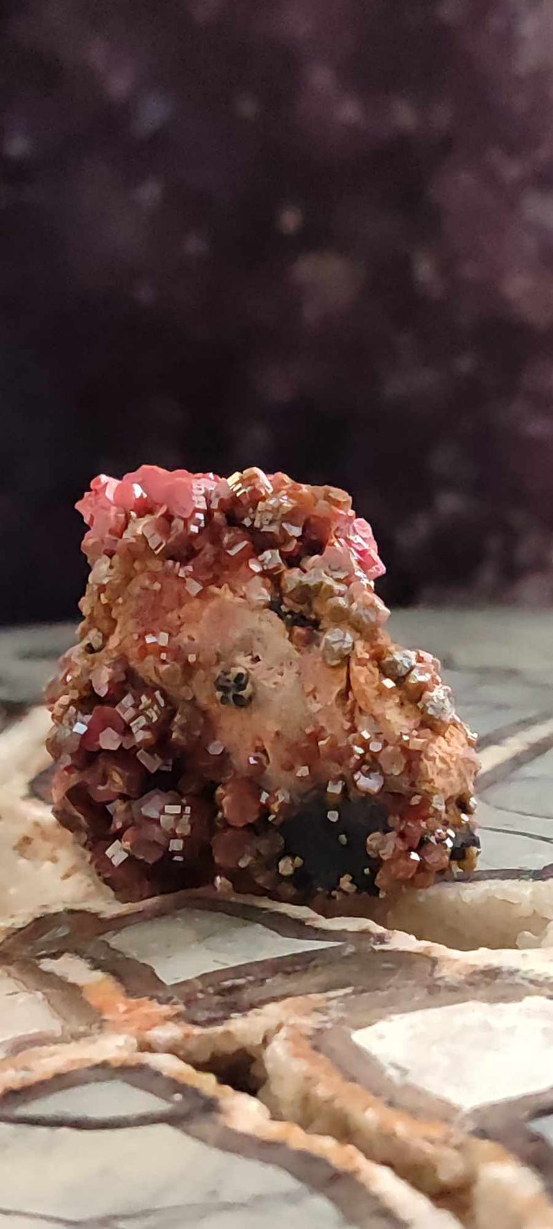 Chargez l&#39;image dans la visionneuse de la galerie, Vanadinite du Mexique pierre brute Grade A++++ Vanadinite du Mexique Dans la besace du p&#39;tit Poucet (Boutique Officielle)
