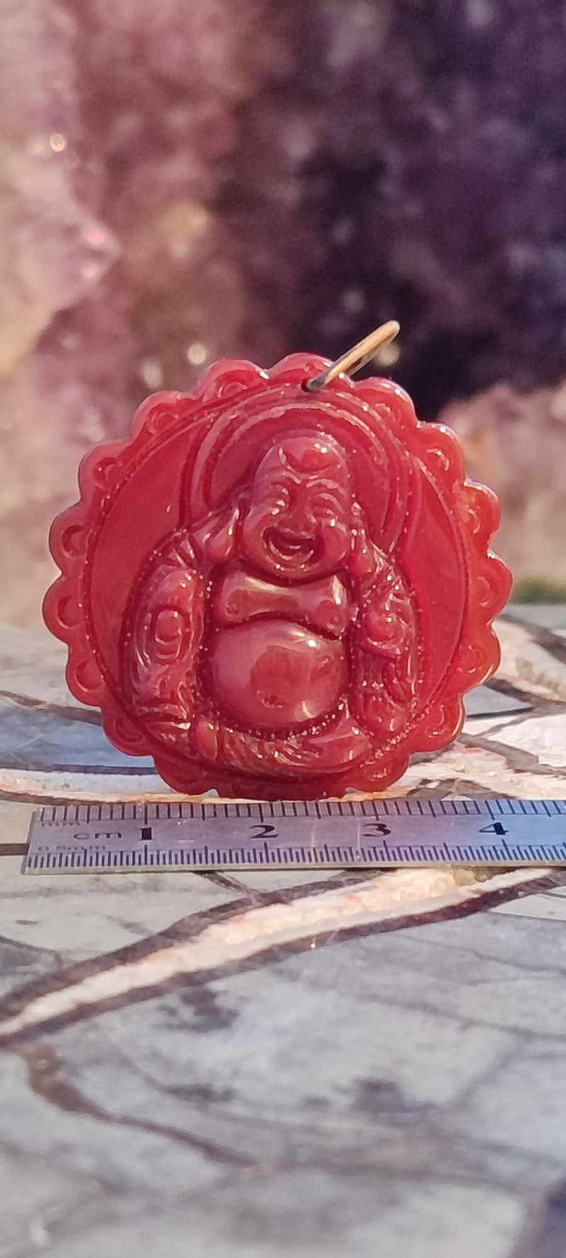 Load image into Gallery viewer, Pendentif Bouddha Cornaline Grade A ++++ aspect brillant (Avec son cordon) Pendentif Bouddha Cornaline Dans la besace du p&#39;tit Poucet...
