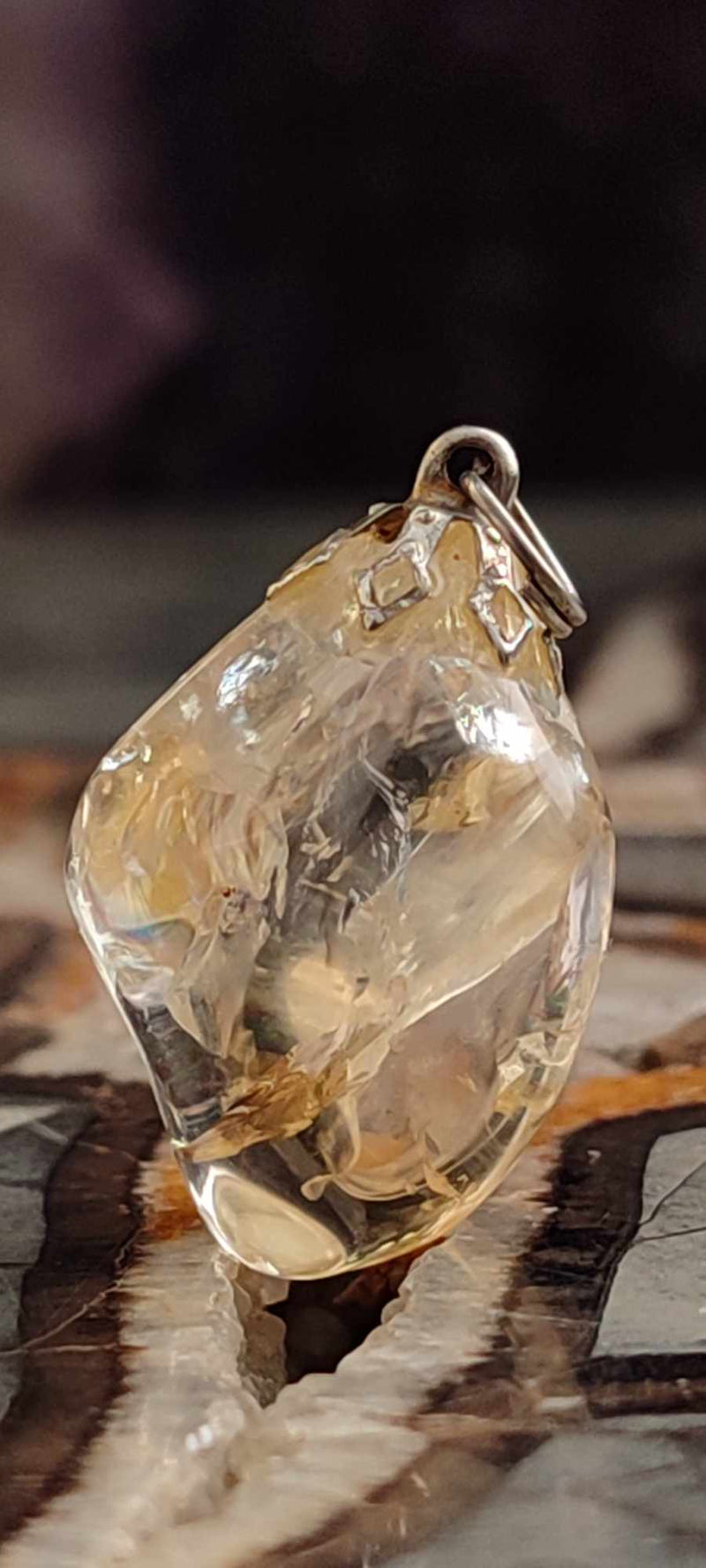 Load image into Gallery viewer, Citrine naturelle et véritable du Brésil pendentif Grade A++++ (fourni avec cordon) Citrine naturelle pendentif Dans la besace du p&#39;tit Poucet (Boutique Officielle)
