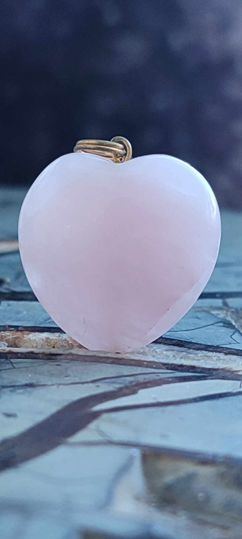 Load image into Gallery viewer, Quartz rose du Brésil pendentif coeur Grade A++++ (fourni avec cordon) Quartz rose pendentif Dans la besace du p&#39;tit Poucet (Boutique Officielle)
