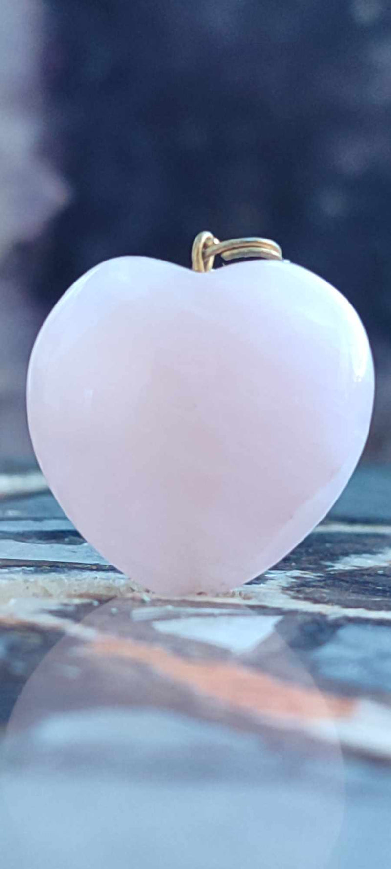 Load image into Gallery viewer, Quartz rose du Brésil pendentif coeur Grade A++++ (fourni avec cordon) Quartz rose pendentif Dans la besace du p&#39;tit Poucet (Boutique Officielle)
