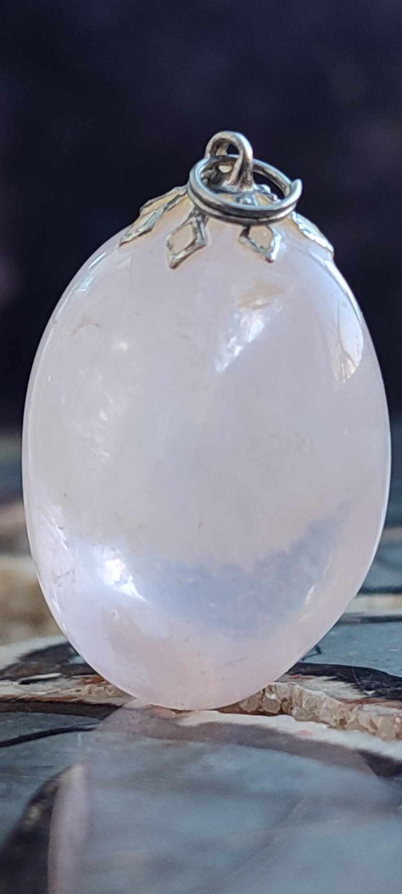 Chargez l&#39;image dans la visionneuse de la galerie, Quartz rose du Brésil pendentif grade A++++ (fourni avec cordon) Quartz rose pendentif Dans la besace du p&#39;tit Poucet (Boutique Officielle)
