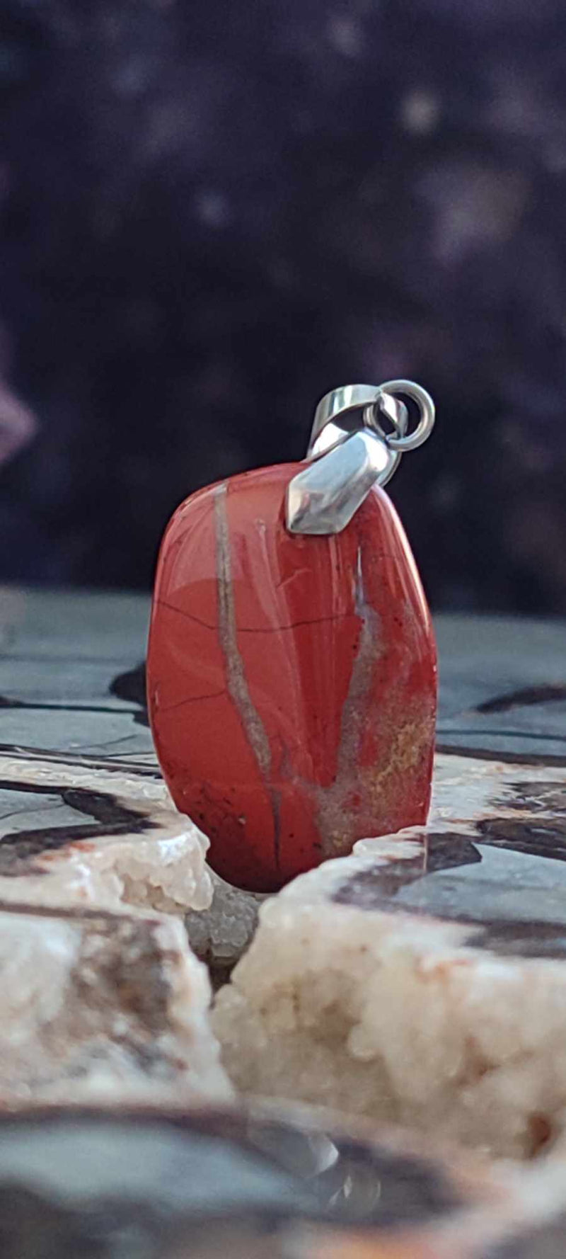 Cargue la imagen en el visor de la galería, Jaspe rouge du Grésil pendentif Grade A++++ (fourni avec cordon) jaspe rouge pendentif Dans la besace du p&#39;tit Poucet (Boutique Officielle)
