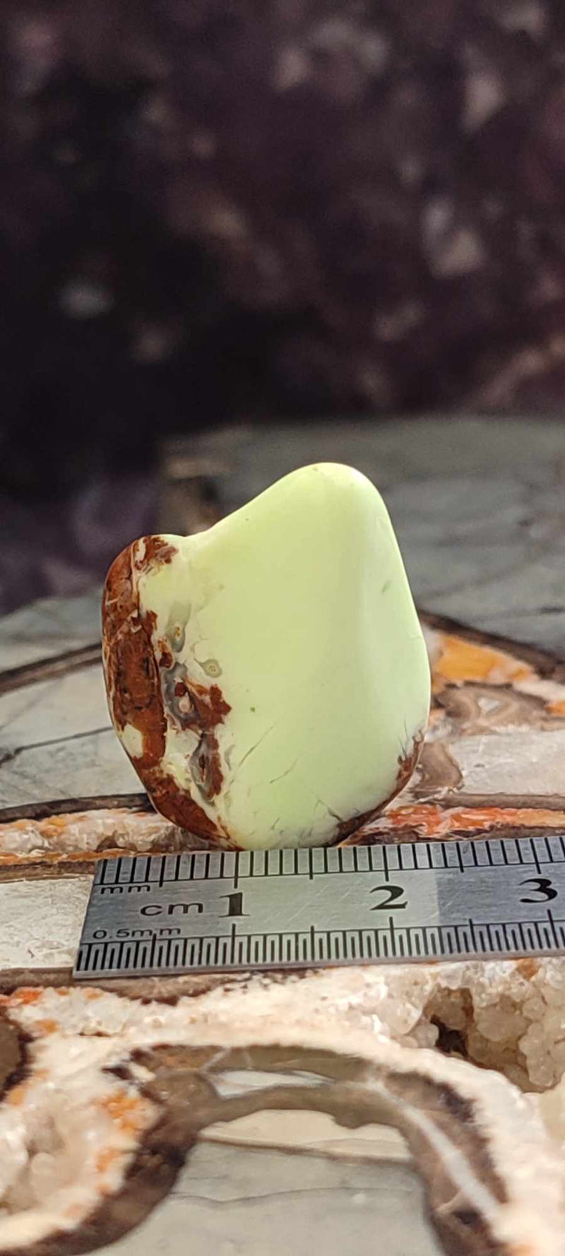 Cargue la imagen en el visor de la galería, Chrysoprase citron d&#39;Australie pierre roulée Grade A++++ Chrysoprase citron pierre roulée Dans la besace du p&#39;tit Poucet (Boutique Officielle)
