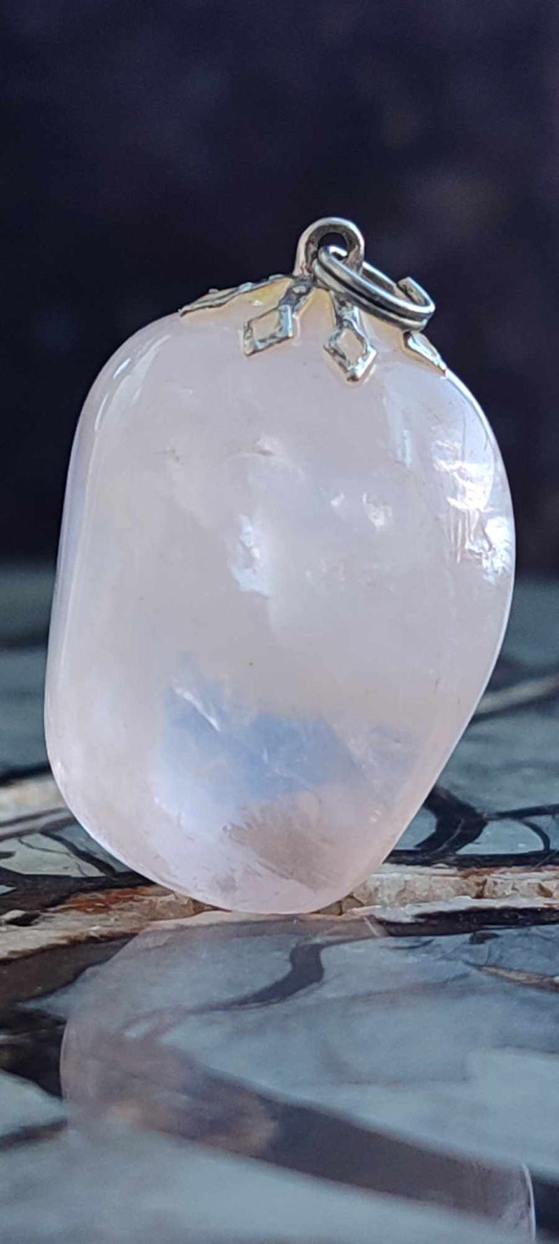 Chargez l&#39;image dans la visionneuse de la galerie, Quartz rose du Brésil pendentif grade A++++ (fourni avec cordon) Quartz rose pendentif Dans la besace du p&#39;tit Poucet (Boutique Officielle)
