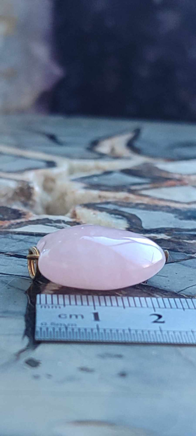 Load image into Gallery viewer, Quartz rose du Brésil pendentif coeur Grade A++++ (fourni avec cordon) Quartz rose pendentif Dans la besace du p&#39;tit Poucet (Boutique Officielle)
