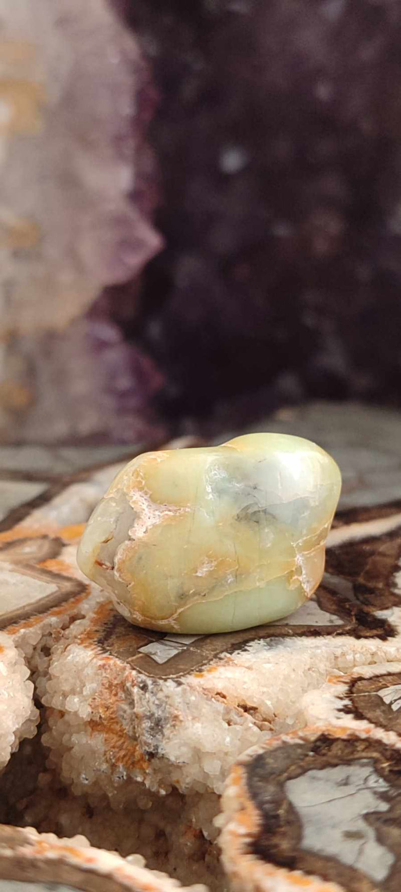 Carica immagine in Galleria Viewer, Chrysoprase du Kazakhstan pierre roulée Grade A++++
