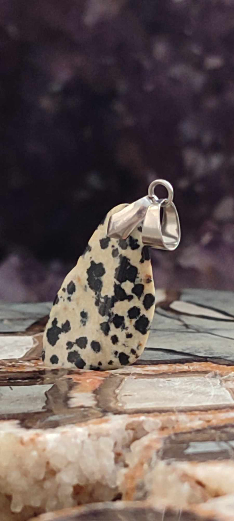 Chargez l&#39;image dans la visionneuse de la galerie, Jaspe dalmatien du Brésil pendentif Grade A++++ (fourni avec cordon)
