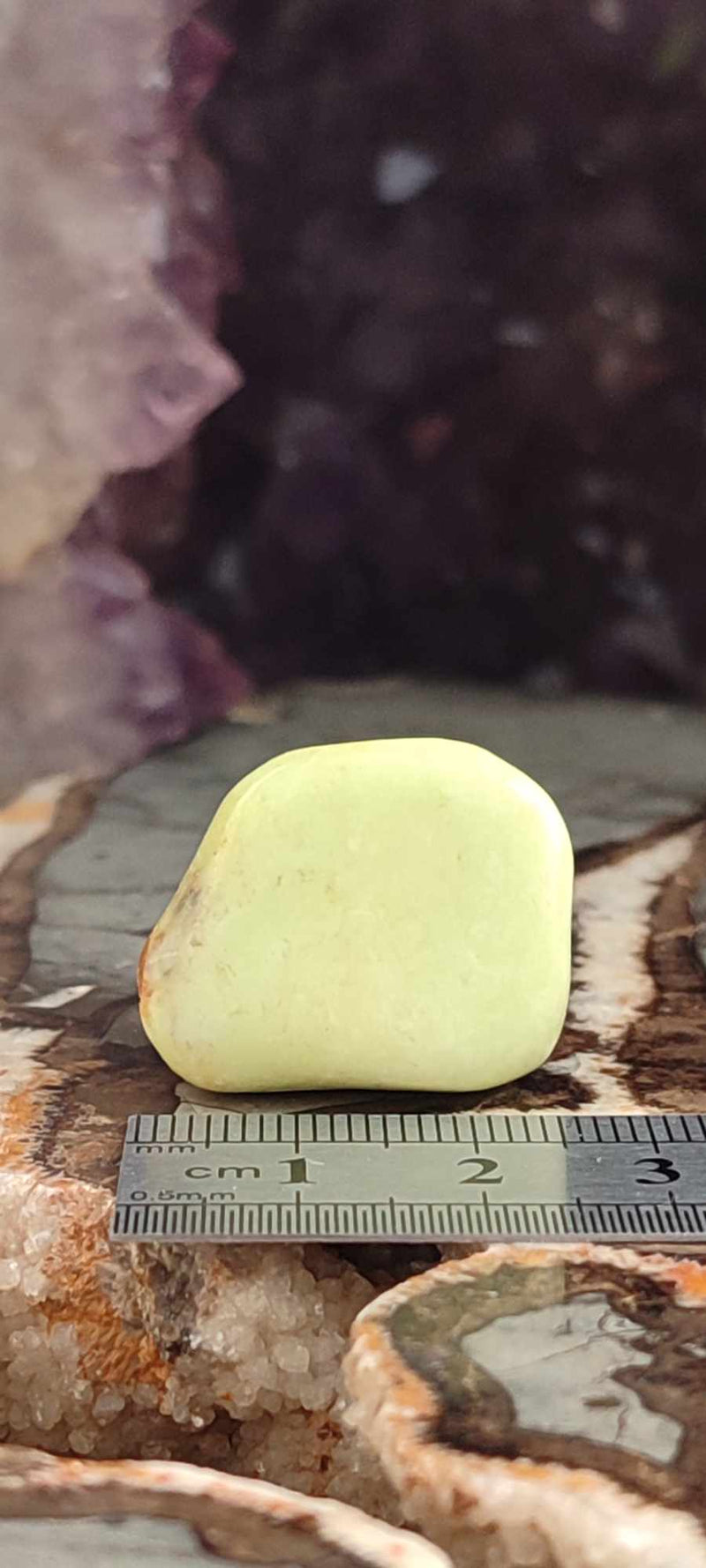 Laden Sie das Bild in Galerie -Viewer, Chrysoprase citron d&#39;Australie pierre roulée Grade A++++ Chrysoprase citron pierre roulée Dans la besace du p&#39;tit Poucet (Boutique Officielle)
