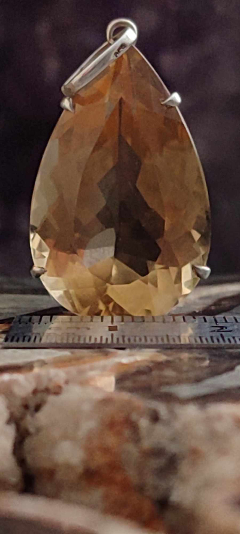 Chargez l&#39;image dans la visionneuse de la galerie, Citrine naturelle et véritable du brésil taillée en poire facettée montée sur argent 925
