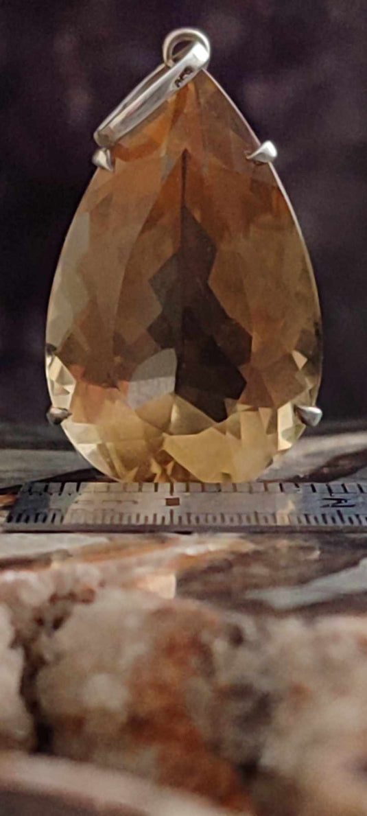 Citrine naturelle et véritable du brésil taillée en poire facettée montée sur argent 925