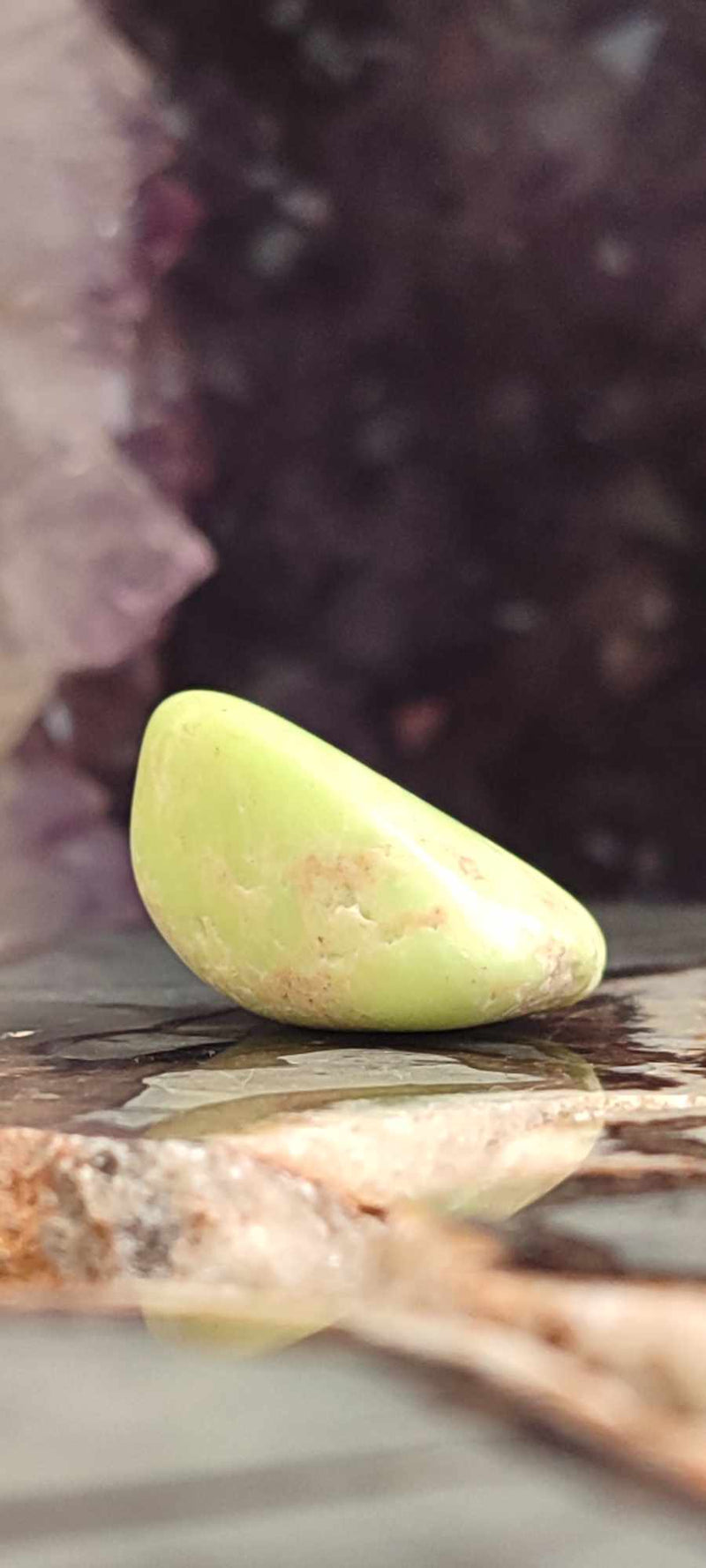 Laden Sie das Bild in Galerie -Viewer, Chrysoprase citron d&#39;Australie pierre roulée Grade A++++ Chrysoprase citron pierre roulée Dans la besace du p&#39;tit Poucet (Boutique Officielle)
