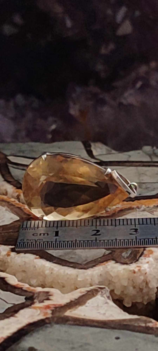 Citrine naturelle et véritable du brésil taillée en poire facettée montée sur argent 925