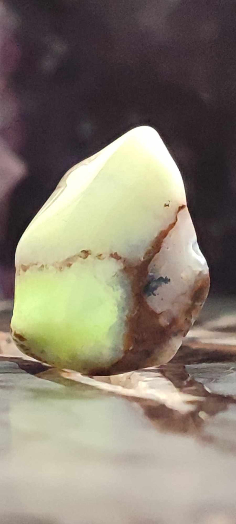 Load image into Gallery viewer, Chrysoprase du Kazakhstan pierre roulée Grade A++++
