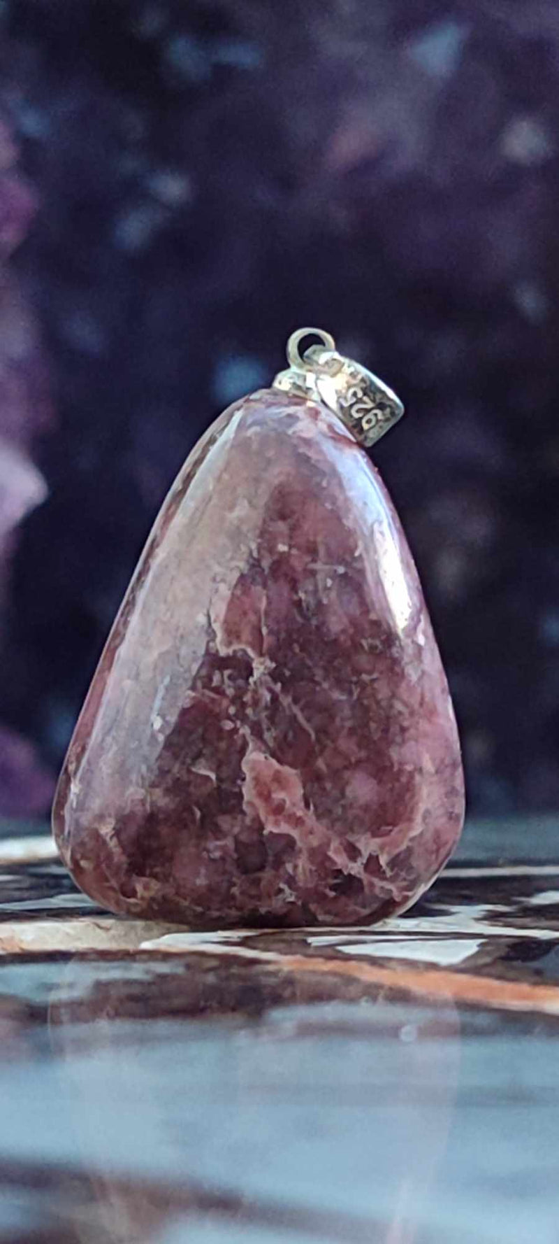 Загрузить изображение в просмотрщик галереи, Rhodonite du Pérou pendentif Grade A++++ monté Argt925 (fourni avec cordon) Rhodonite pendentif bélière Argent 925 Dans la besace du p&#39;tit Poucet (Boutique Officielle)
