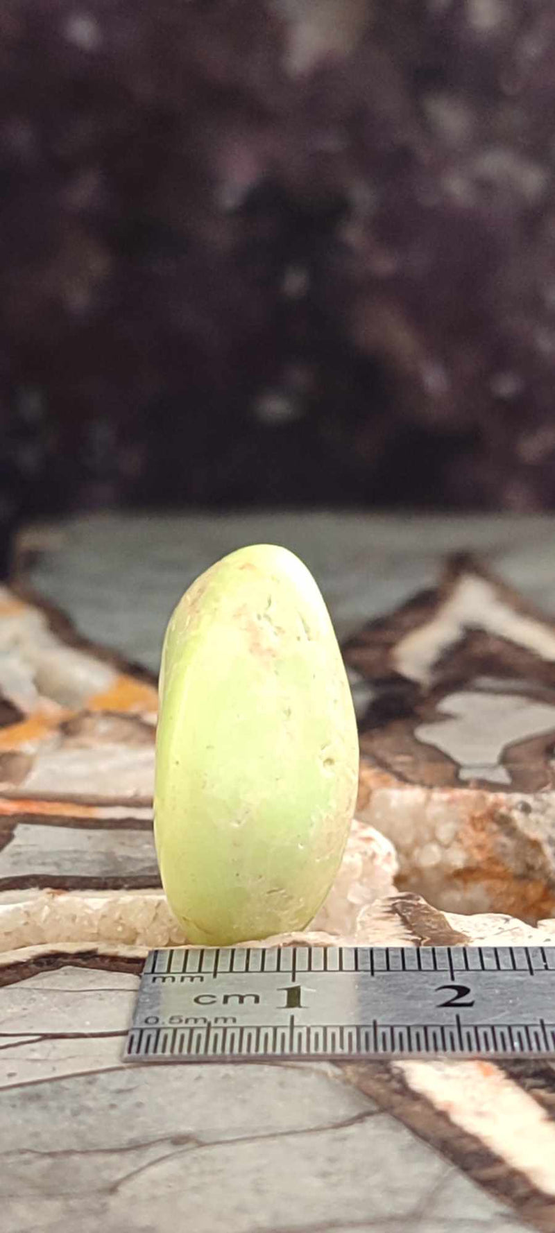 Laden Sie das Bild in Galerie -Viewer, Chrysoprase citron d&#39;Australie pierre roulée Grade A++++ Chrysoprase citron pierre roulée Dans la besace du p&#39;tit Poucet (Boutique Officielle)
