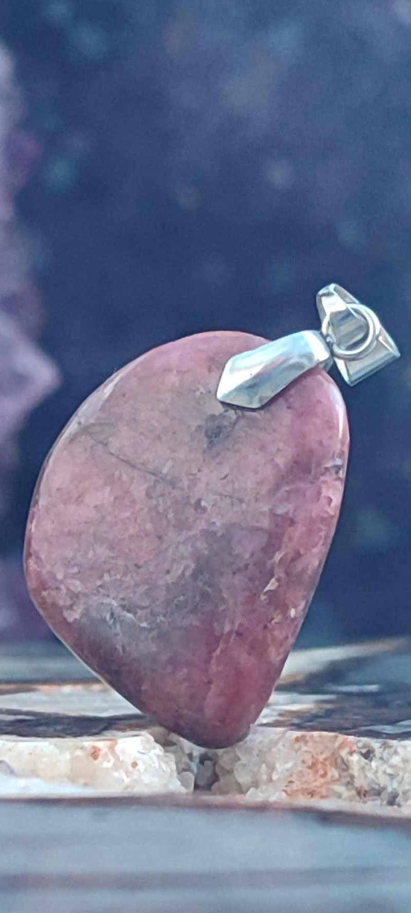 Загрузить изображение в просмотрщик галереи, Rhodonite du Pérou pendentif Grade A++++ (fourni avec cordon) Rhodonite pendentif Dans la besace du p&#39;tit Poucet (Boutique Officielle)
