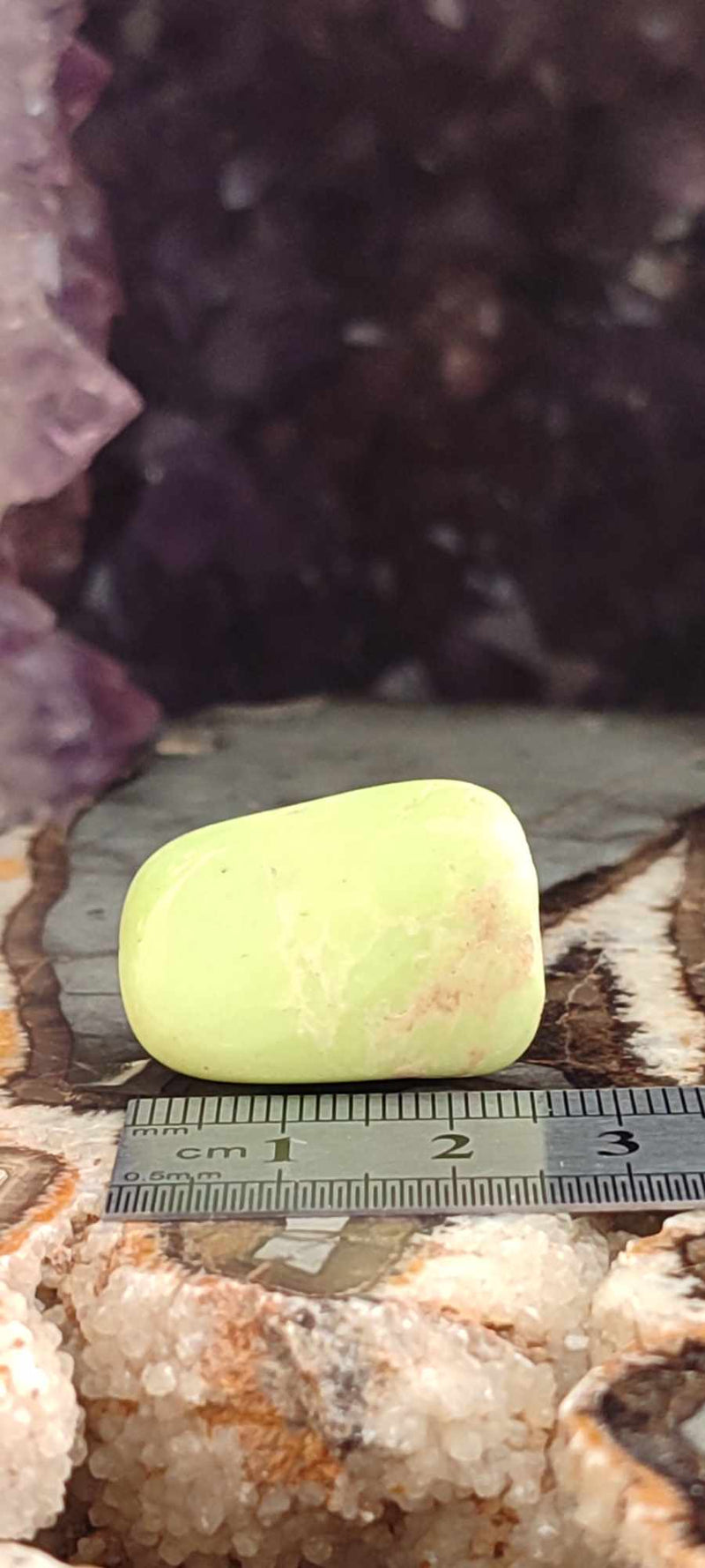 Laden Sie das Bild in Galerie -Viewer, Chrysoprase citron d&#39;Australie pierre roulée Grade A++++ Chrysoprase citron pierre roulée Dans la besace du p&#39;tit Poucet (Boutique Officielle)
