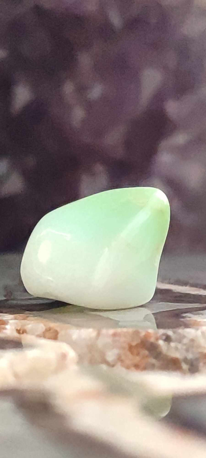 Load image into Gallery viewer, Chrysoprase du Kazakhstan pierre roulée Grade A++++
