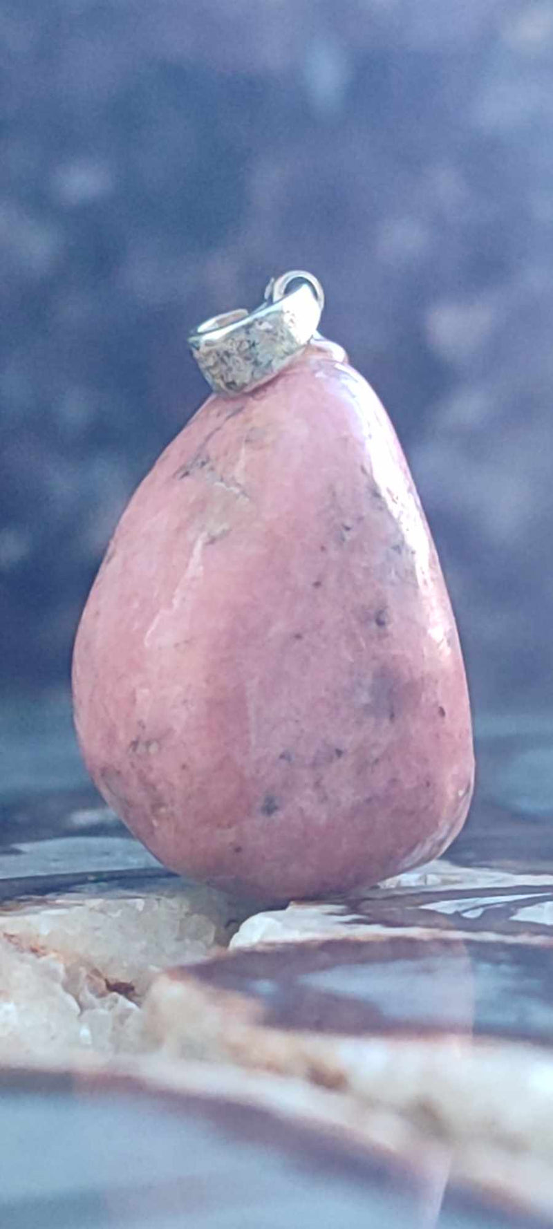 Загрузить изображение в просмотрщик галереи, Rhodonite d&#39;Argentine pendentif Grade A++++ (fourni avec cordon) Rhodonite pendentif Dans la besace du p&#39;tit Poucet (Boutique Officielle)
