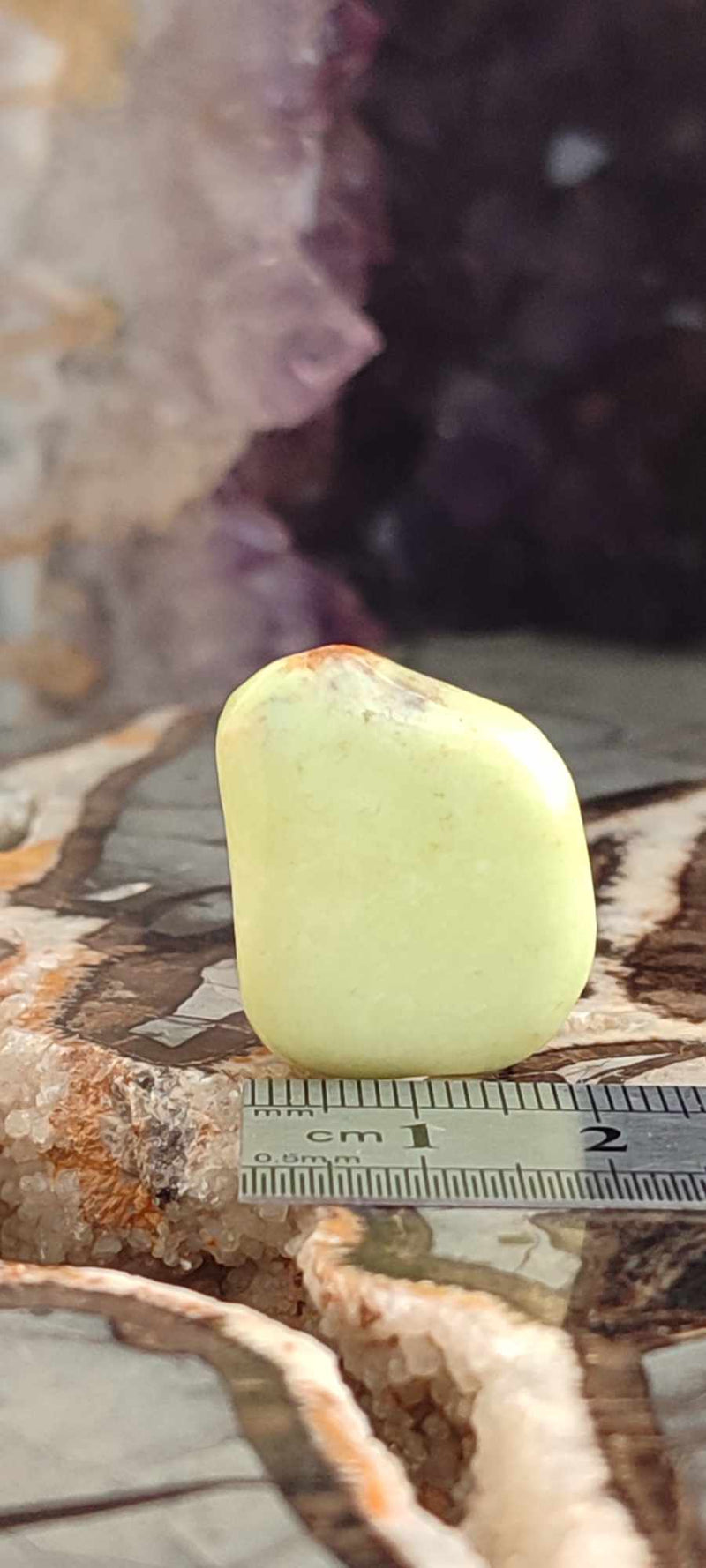 Laden Sie das Bild in Galerie -Viewer, Chrysoprase citron d&#39;Australie pierre roulée Grade A++++ Chrysoprase citron pierre roulée Dans la besace du p&#39;tit Poucet (Boutique Officielle)
