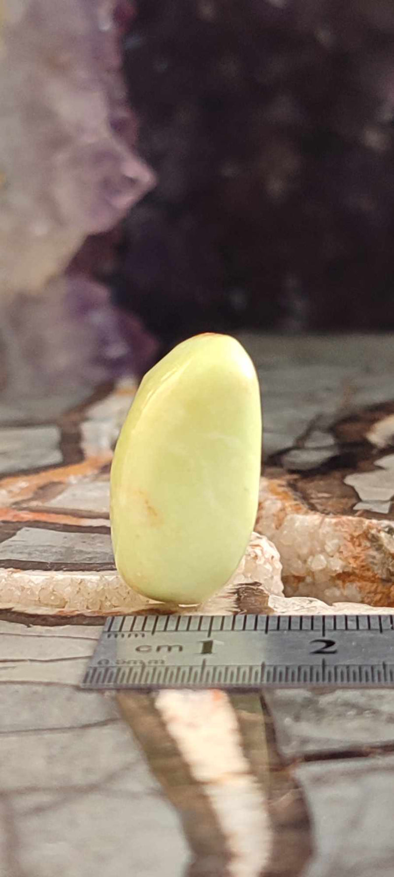 Laden Sie das Bild in Galerie -Viewer, Chrysoprase citron d&#39;Australie pierre roulée Grade A++++ Chrysoprase citron pierre roulée Dans la besace du p&#39;tit Poucet (Boutique Officielle)
