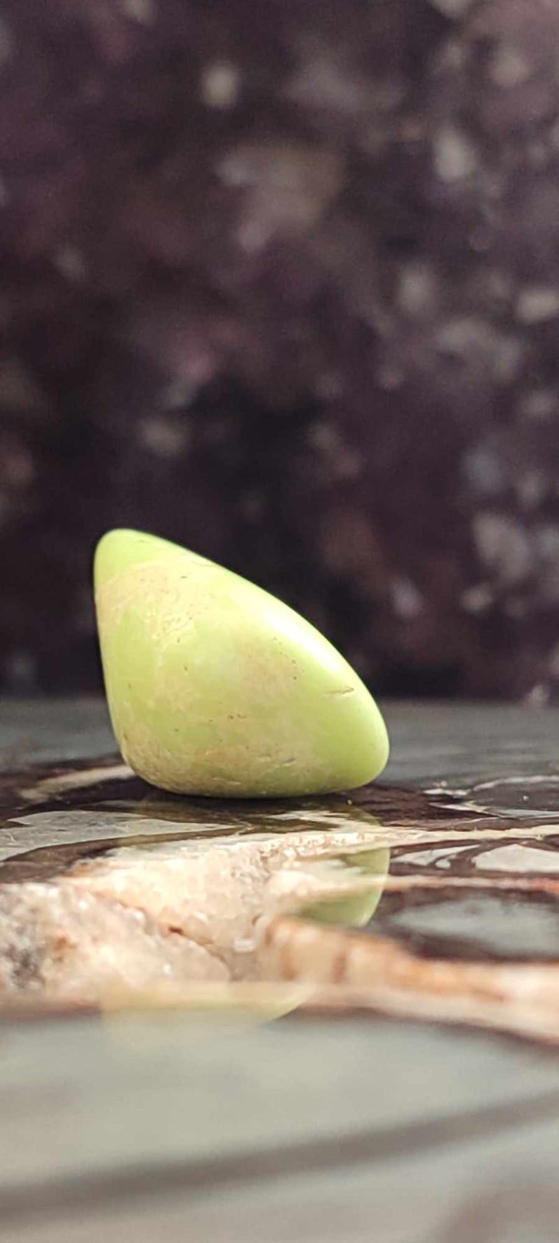 Laden Sie das Bild in Galerie -Viewer, Chrysoprase citron d&#39;Australie pierre roulée Grade A++++ Chrysoprase citron pierre roulée Dans la besace du p&#39;tit Poucet (Boutique Officielle)
