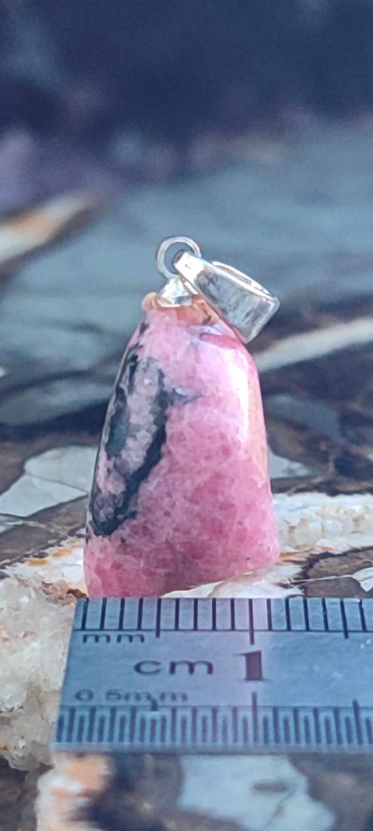 Rhodonite d'Argentine pendentif Grade A++++ monté argt925 (fourni avec cordon) Rhodonite pendentif bélière Argent 925 Dans la besace du p'tit Poucet (Boutique Officielle)