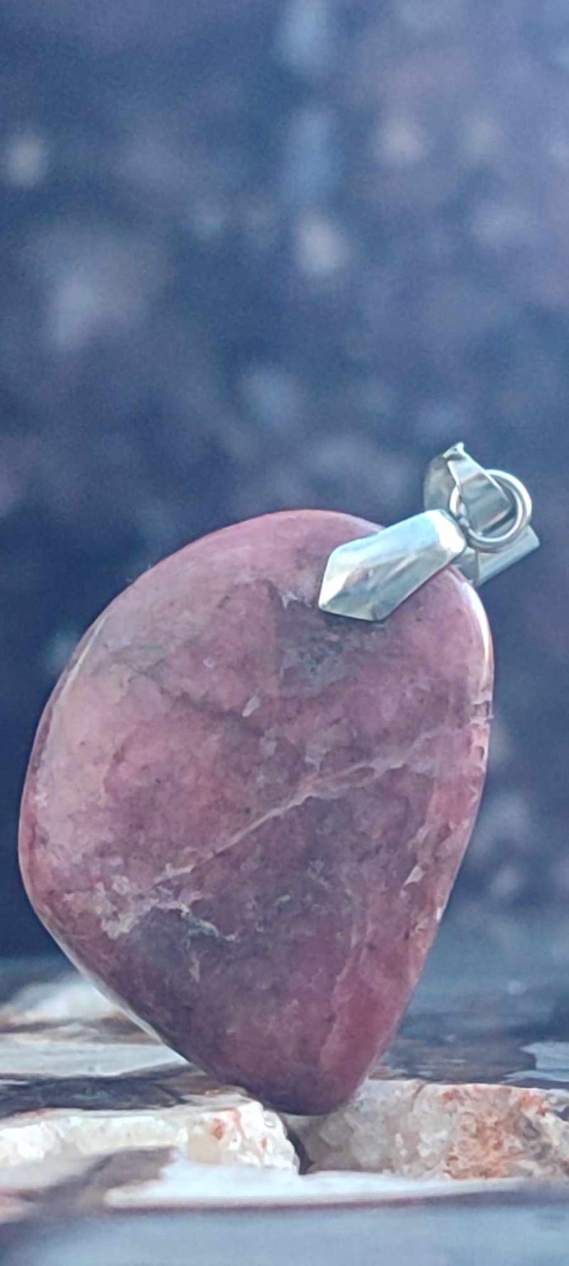 Загрузить изображение в просмотрщик галереи, Rhodonite du Pérou pendentif Grade A++++ (fourni avec cordon) Rhodonite pendentif Dans la besace du p&#39;tit Poucet (Boutique Officielle)
