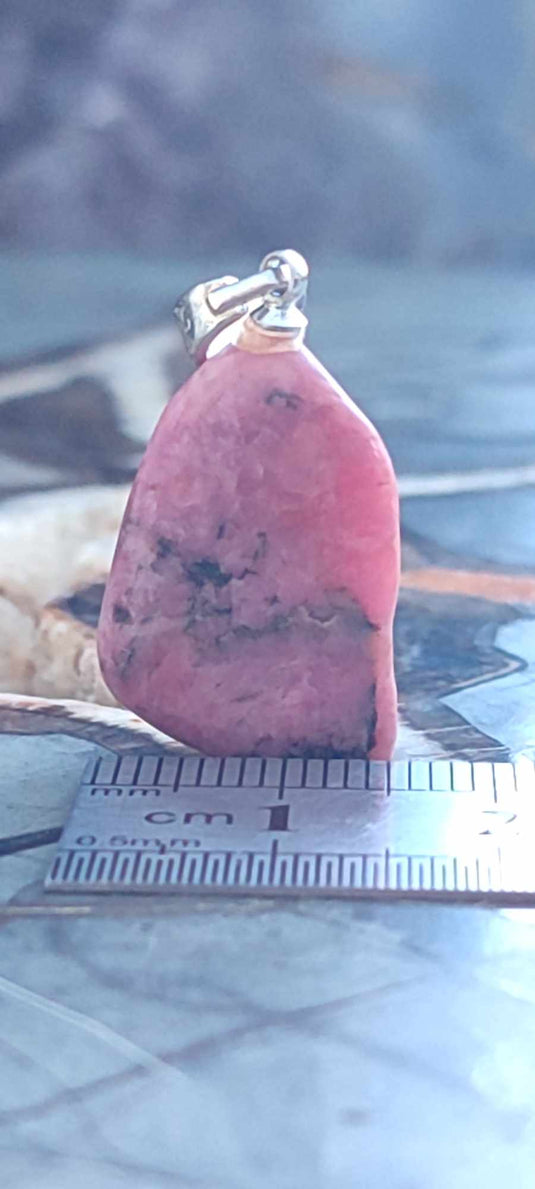 Rhodonite d'Argentine pendentif Grade A++++ monté argt925 (fourni avec cordon) Rhodonite pendentif bélière Argent 925 Dans la besace du p'tit Poucet (Boutique Officielle)