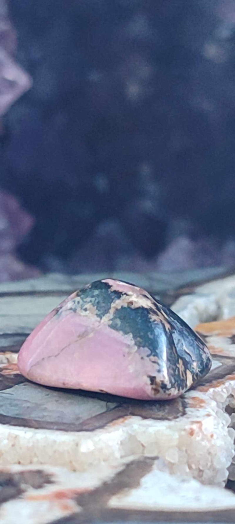 Load image into Gallery viewer, Rhodonite d&#39;Argentine pierre roulée Grade A++++ Rhodonite pierre roulée Dans la besace du p&#39;tit Poucet (Boutique Officielle)
