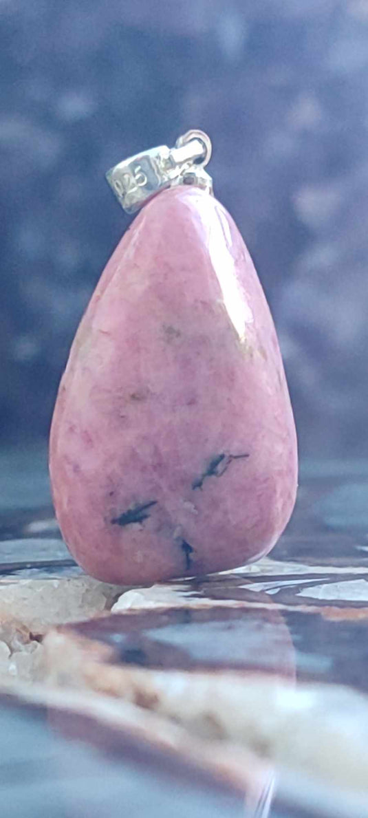 Rhodonite d'Argentine pendentif Grade A++++ monté argt925 (fourni avec cordon) Rhodonite pendentif bélière Argent 925 Dans la besace du p'tit Poucet (Boutique Officielle)