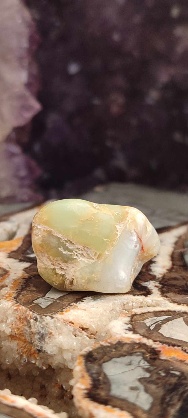 Carica immagine in Galleria Viewer, Chrysoprase du Kazakhstan pierre roulée Grade A++++
