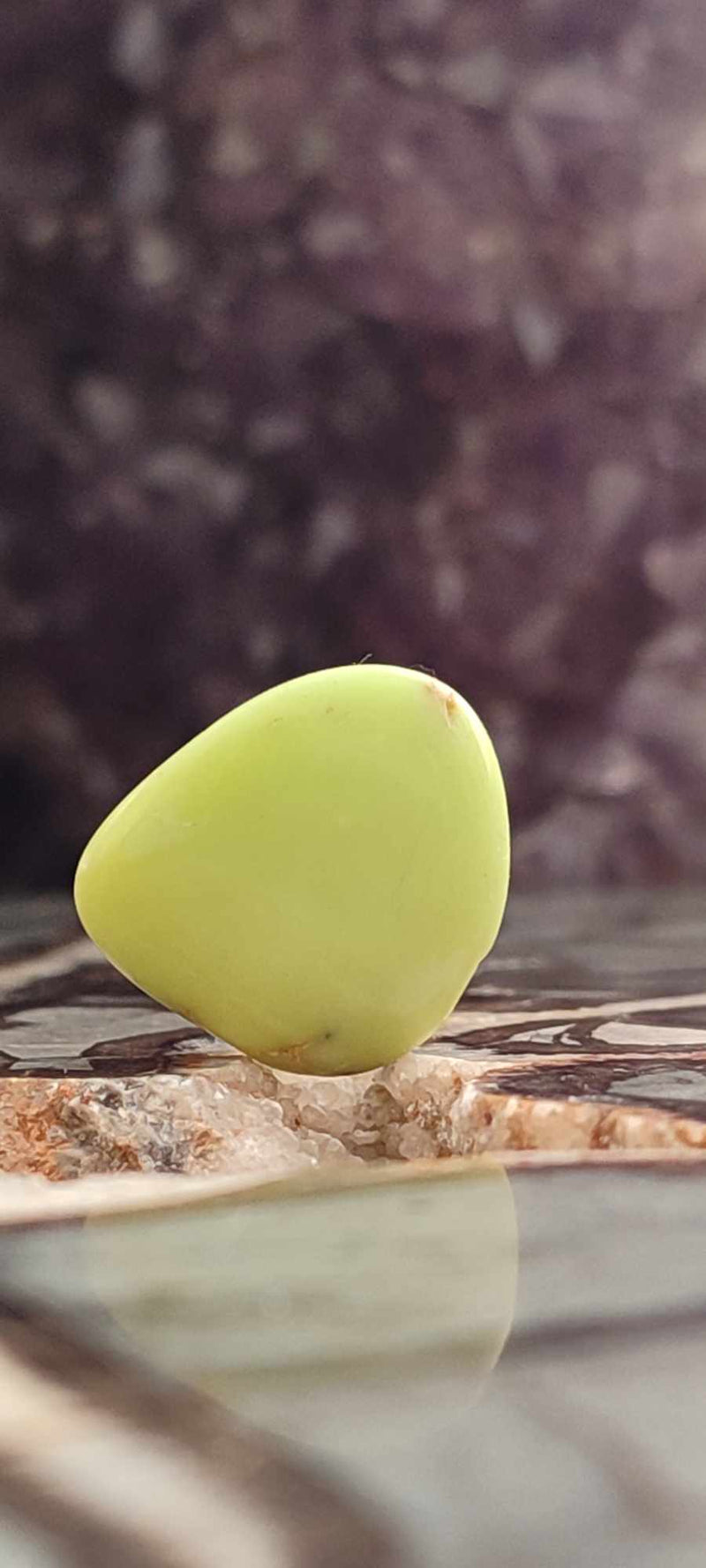 Laden Sie das Bild in Galerie -Viewer, Chrysoprase citron d&#39;Australie pierre roulée grade A++++ Chrysoprase citron pierre roulée Dans la besace du p&#39;tit Poucet (Boutique Officielle)
