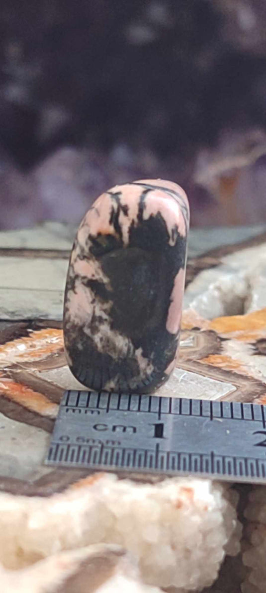 Rhodonite d’Argentine pierre roulée Grade A ++++ Rhodonite pierre roulée Dans la besace du p'tit Poucet...