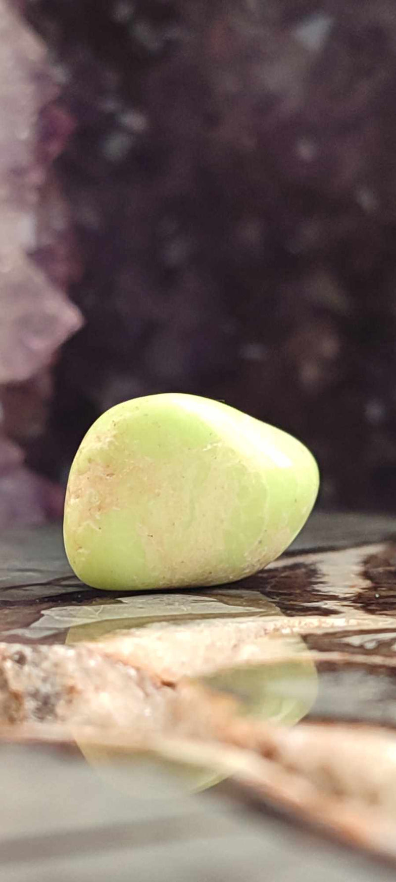 Laden Sie das Bild in Galerie -Viewer, Chrysoprase citron d&#39;Australie pierre roulée Grade A++++ Chrysoprase citron pierre roulée Dans la besace du p&#39;tit Poucet (Boutique Officielle)
