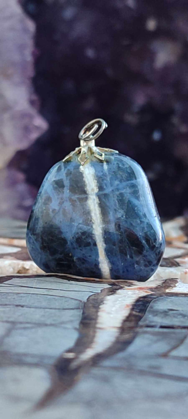 Загрузить изображение в просмотрщик галереи, Sodalite du Brésil pendentifs Grade ++++ (fourni avec cordon) Sodalite pendentif Dans la besace du p&#39;tit Poucet (Boutique Officielle)
