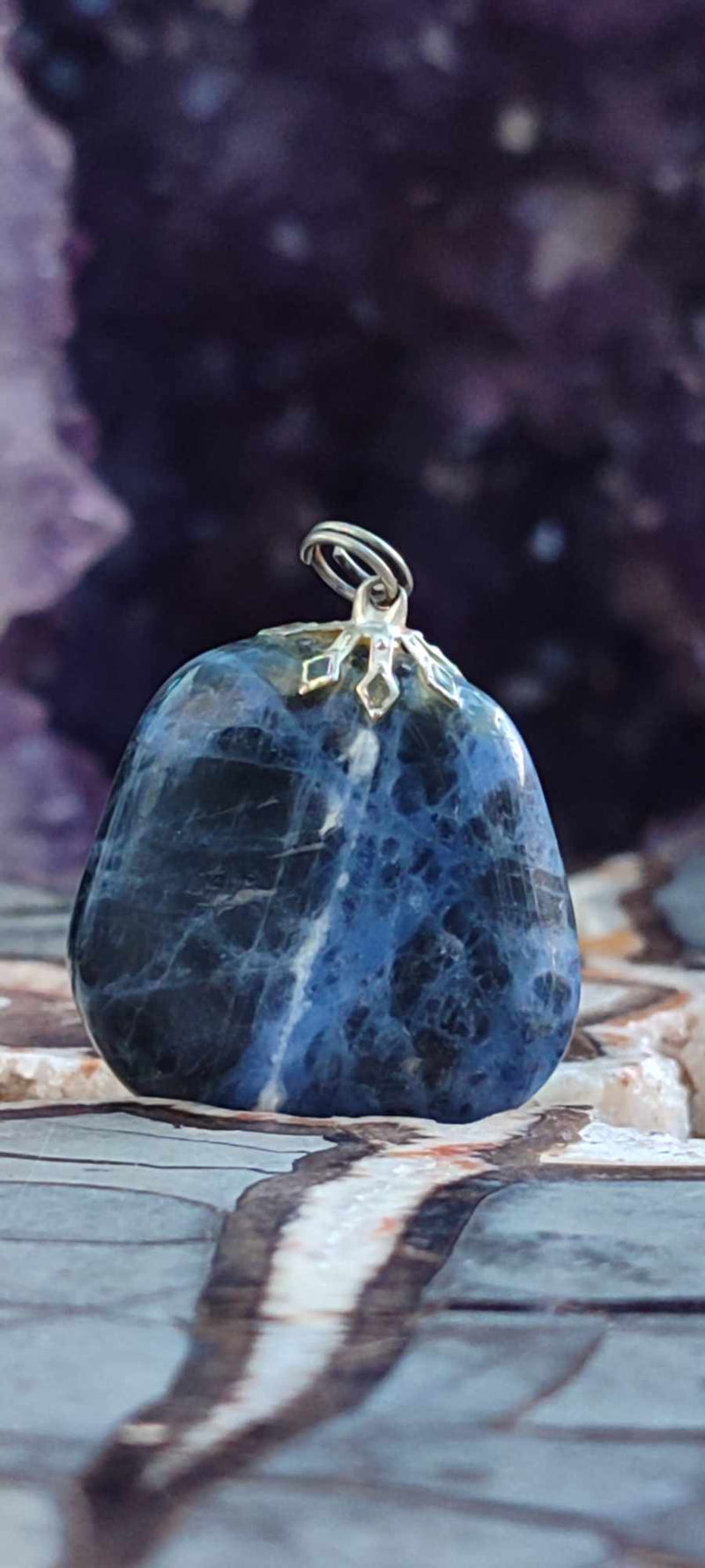 Загрузить изображение в просмотрщик галереи, Sodalite du Brésil pendentifs Grade ++++ (fourni avec cordon) Sodalite pendentif Dans la besace du p&#39;tit Poucet (Boutique Officielle)
