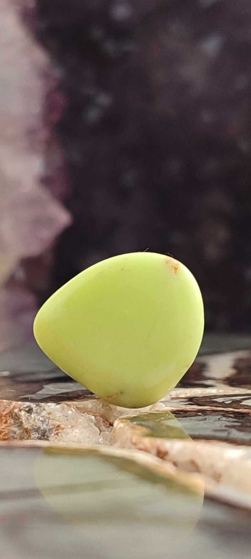 Laden Sie das Bild in Galerie -Viewer, Chrysoprase citron d&#39;Australie pierre roulée grade A++++ Chrysoprase citron pierre roulée Dans la besace du p&#39;tit Poucet (Boutique Officielle)
