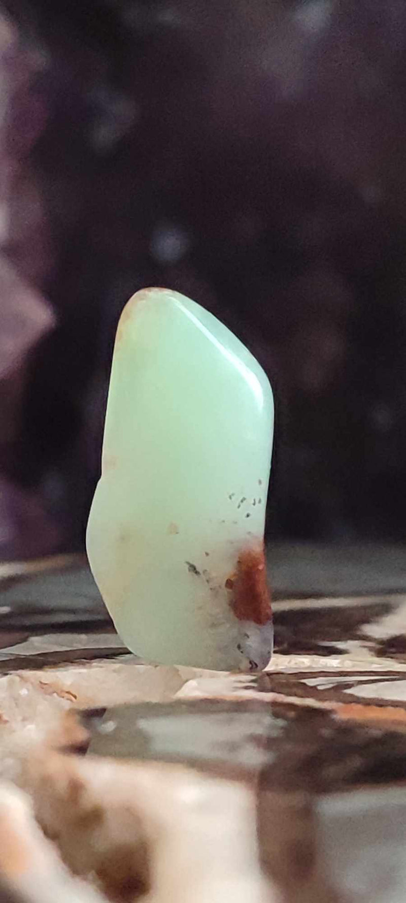 Load image into Gallery viewer, Chrysoprase du Kazakhstan pierre roulée Grade A++++
