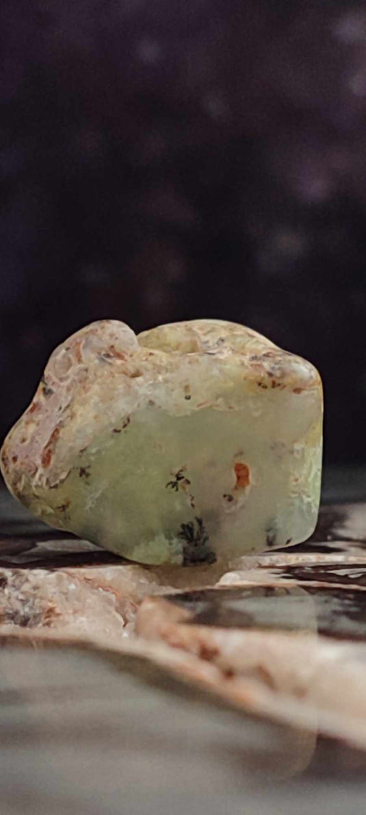 Chrysoprase du Kazakhstan pierre roulée Grade A++++