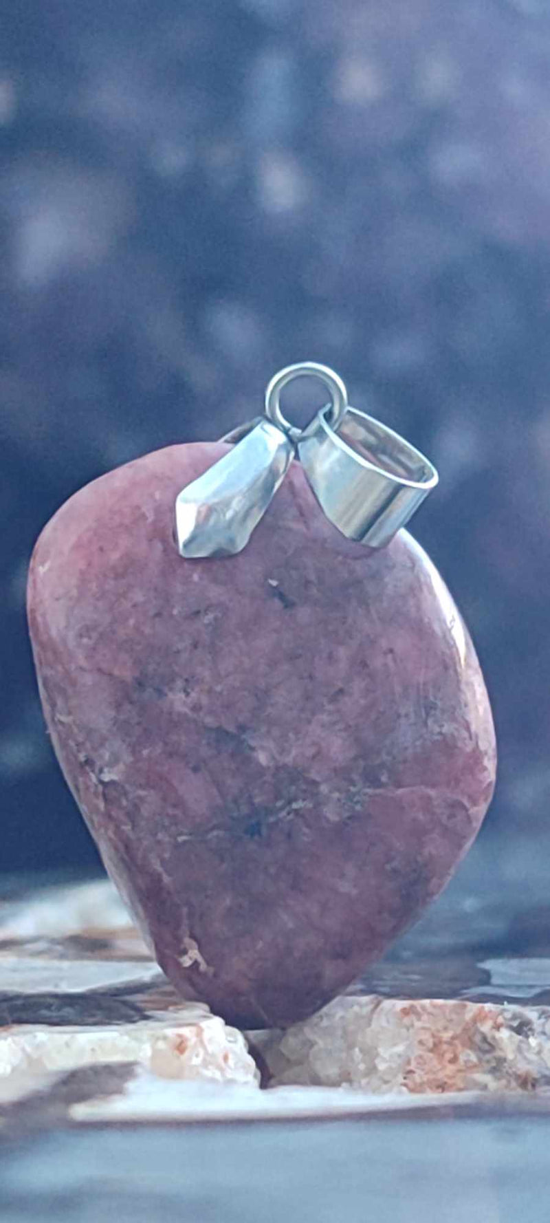 Загрузить изображение в просмотрщик галереи, Rhodonite du Pérou pendentif Grade A++++ (fourni avec cordon) Rhodonite pendentif Dans la besace du p&#39;tit Poucet (Boutique Officielle)
